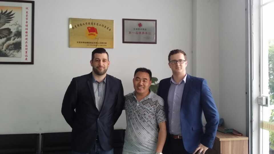 公(gōng)司領導成功簽下法國客戶(hù)訂單 公司領(lǐng)導成功簽下法國客戶訂單