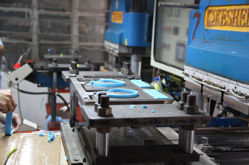 油壓機.jpg 油壓(yā)機.jpg