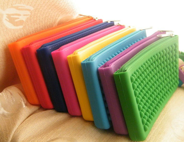 東（dōng）莞矽膠（jiāo）手機套生產廠家地（dì）址